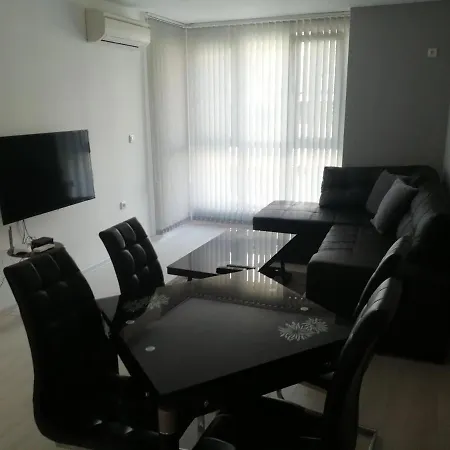 Comfort - Vasil Levski 4 Apartment